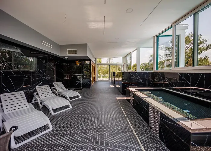 Bauhaus Wellness Fsz. 1 * Siófok